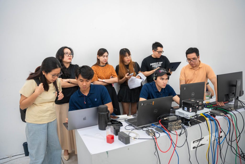 Đội ngũ sản xuất chuyên nghiệp của Live Channel