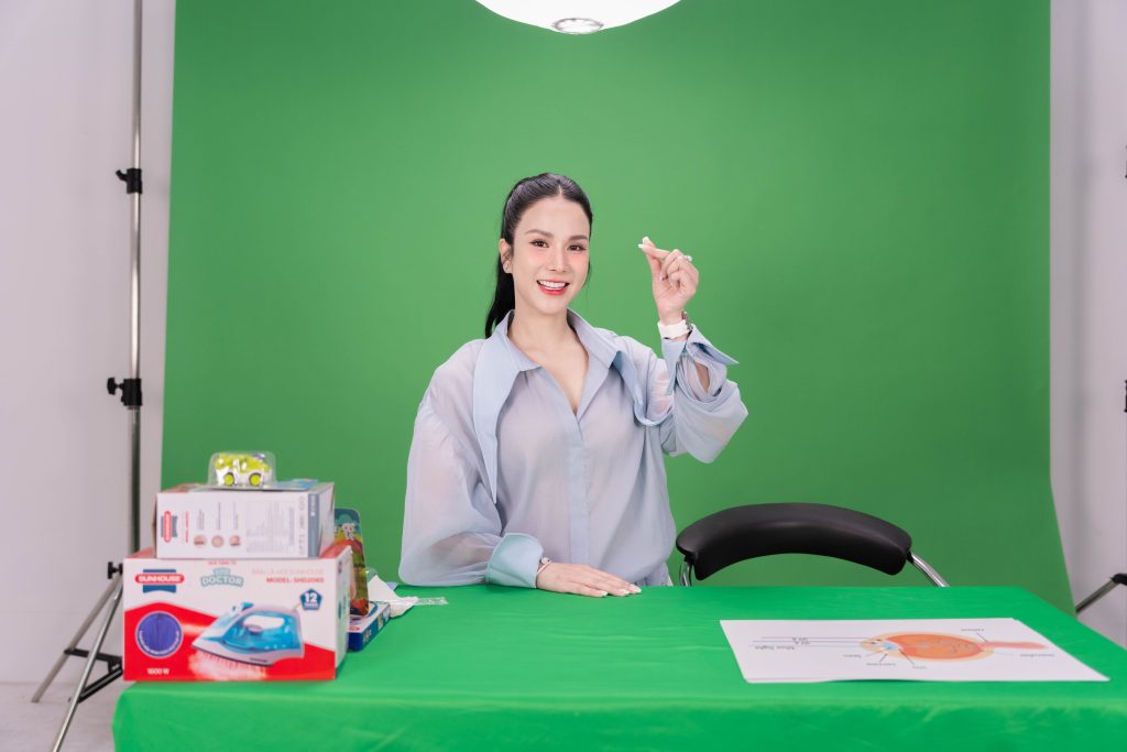 Sự tham gia của vị Host xinh đẹp Diệp Lâm Anh