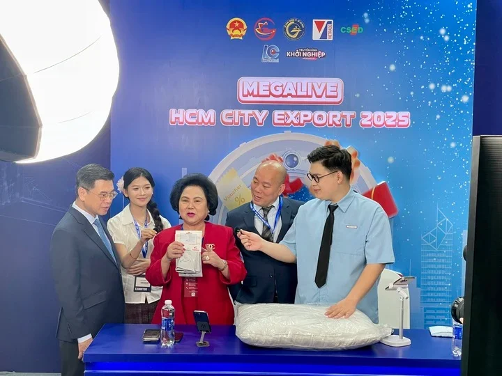VINH DỰ ĐÓN LÃNH ĐẠO TP.HCM GHÉ THĂM MEGALIVE