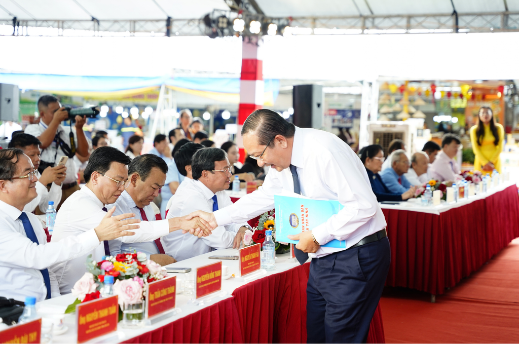 SẮC MÀU OCOP TÂY NINH 2026: BỐN NGÀY KẾT NỐI ĐẶC SẢN ĐỊA PHƯƠNG VỚI THỊ TRƯỜNG SỐ 16 3