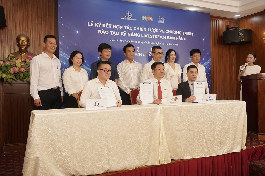 Lễ ký kết Thỏa thuận Hợp tác Chiến lược giữa Công Ty TNHH Truyền thông Live Channel, Viện Quản trị và Tài chính (IFA) và Trung tâm Hỗ trợ Kỹ thuật & Phát triển Bền vững (CSED) vào ngày 3/8/2026.