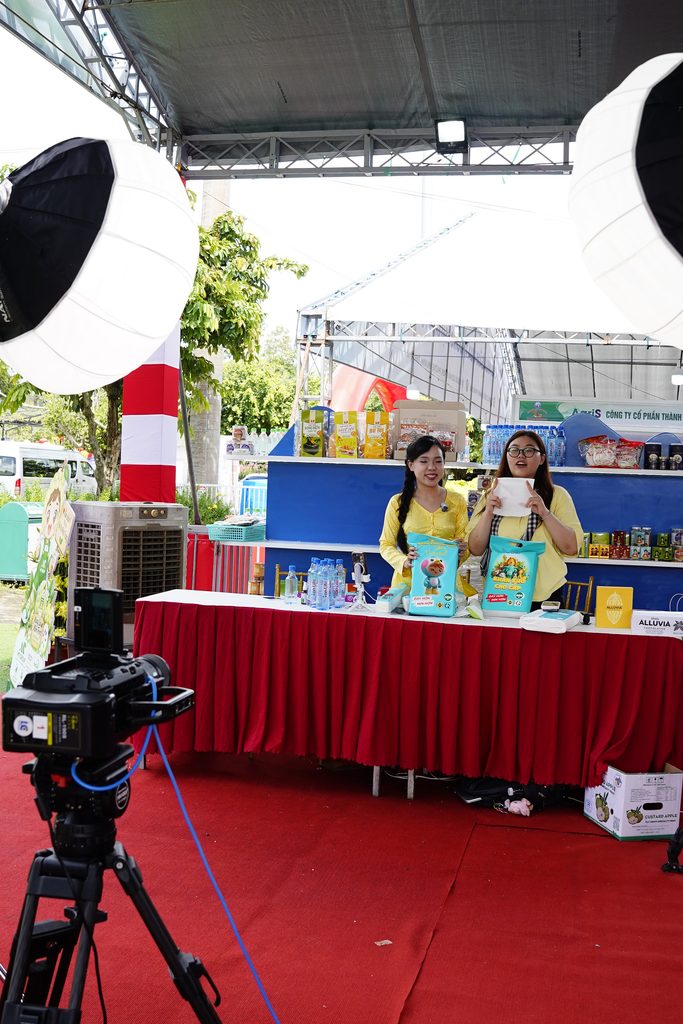 HỆ THỐNG TRANG THIẾT BỊ LIVE CHANNEL ĐỒNG HÀNH CÙNG CHUỖI LIVESTREAM TẠI LỄ HỘI OCOP TÂY NINH 2026 DSC3889 683x1024 1