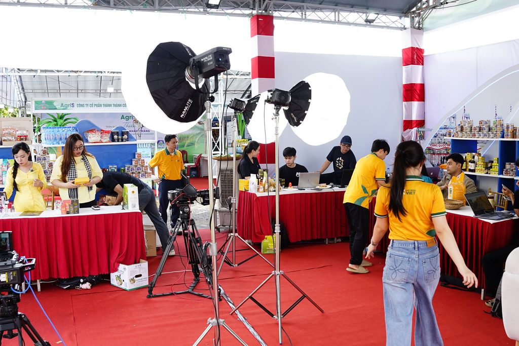 HỆ THỐNG TRANG THIẾT BỊ LIVE CHANNEL ĐỒNG HÀNH CÙNG CHUỖI LIVESTREAM TẠI LỄ HỘI OCOP TÂY NINH 2026 DSC3895