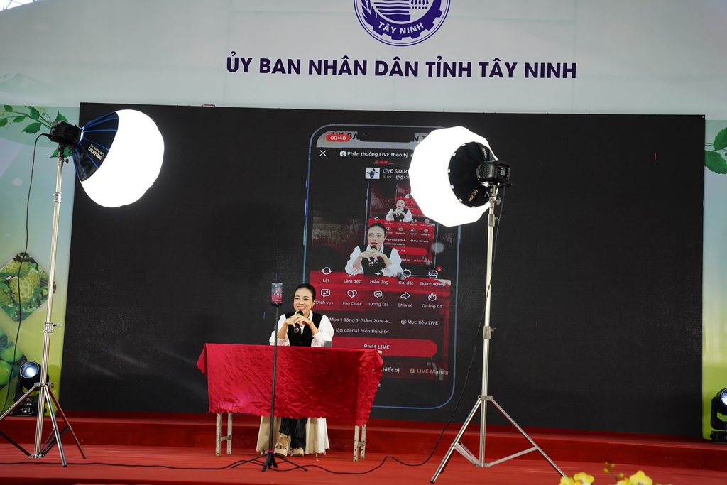 HỆ THỐNG TRANG THIẾT BỊ LIVE CHANNEL ĐỒNG HÀNH CÙNG CHUỖI LIVESTREAM TẠI LỄ HỘI OCOP TÂY NINH 2026 DSC4069 1